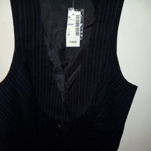 VEST - Picture 2 of 3